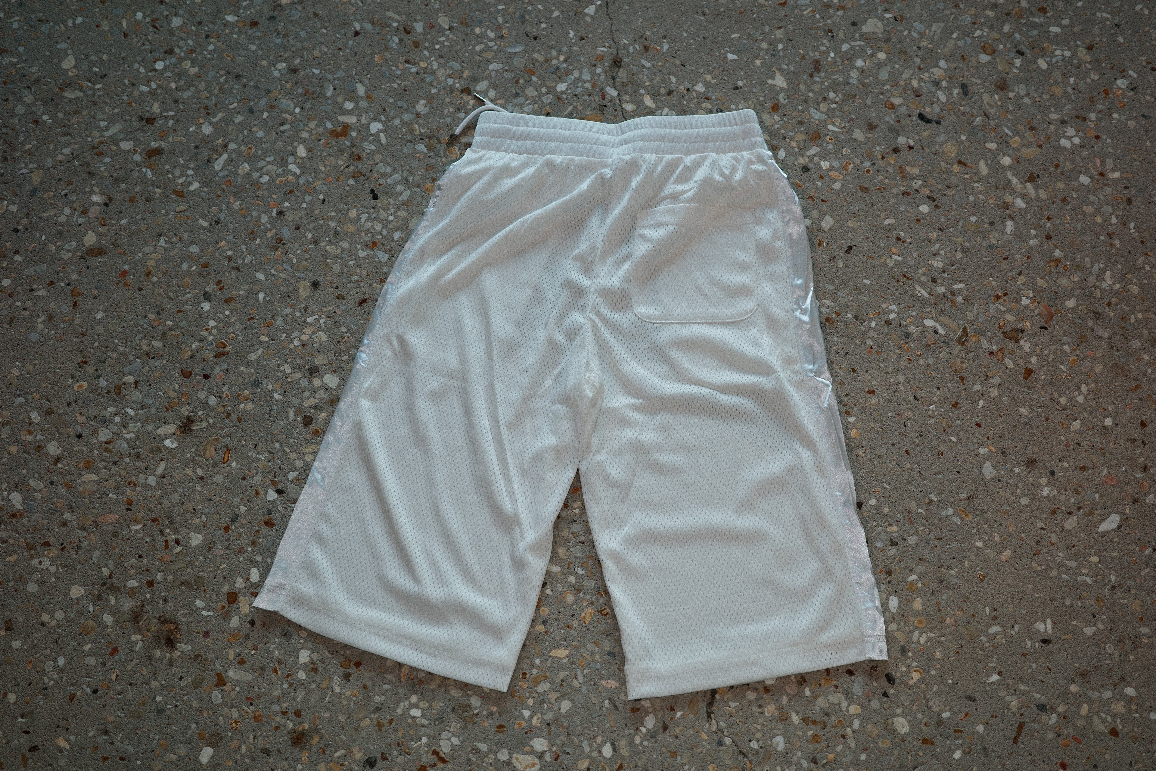 3/4 mesh shorts (white)